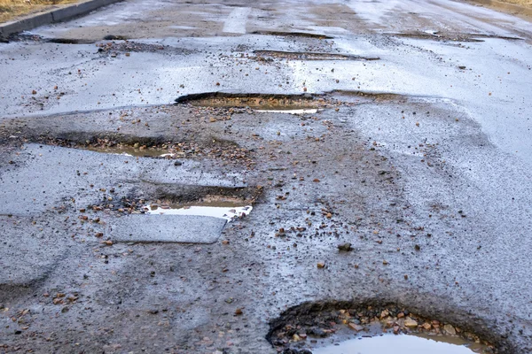 Kötü yol asfalt çukurları ile Stok Resim