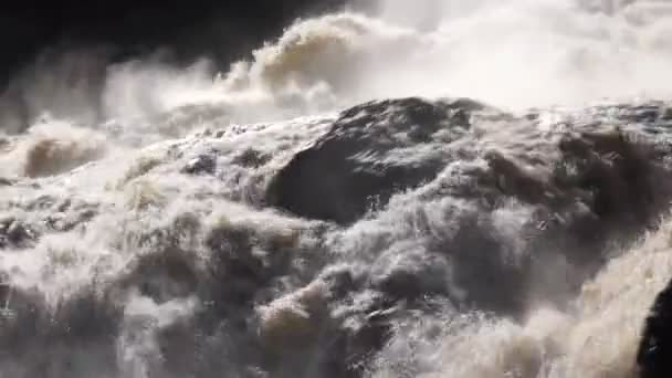 野生的瀑布倾斜而下 — 图库视频影像