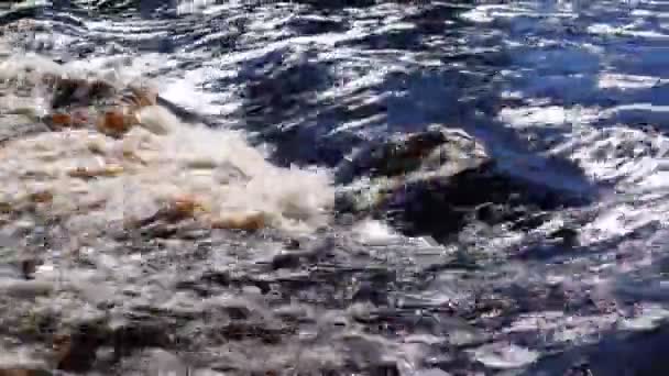 Surface d'eau soyeuse 