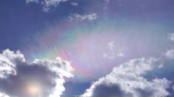 Nube viva como el arco iris — Vídeo de stock