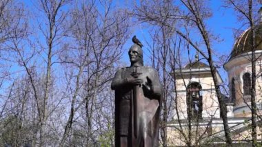 Anıt knyaz Alexander Nevsky başkanı güvercini