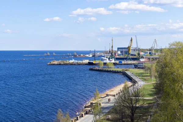 Stadens hamn och dockningsstation — Stockfoto