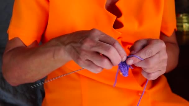 Les mains de tricot — Video