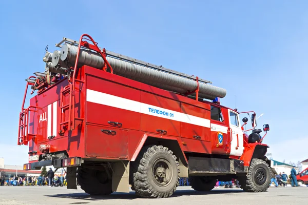 Fire-engine vehicle of EMERCOM — Stock Photo, Image