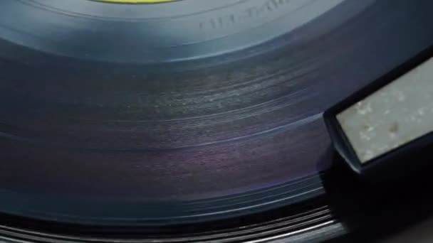 Music vinyl spinning on electrophone — Stock Video