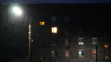 Yıldırım ışık gece evinde