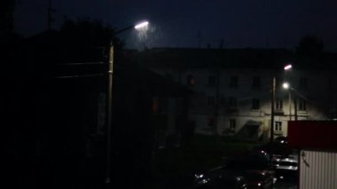 Bright yağmurlu şehirde Lightning'ler