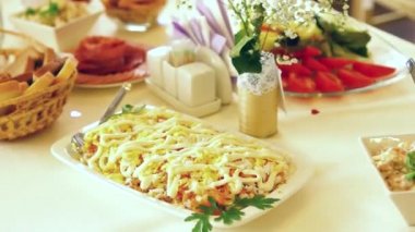 Restoran tilt tabloda Ziyafet