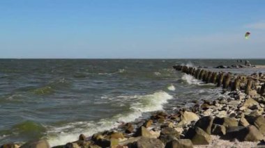 Azak Denizi sahilinde rüzgarlı