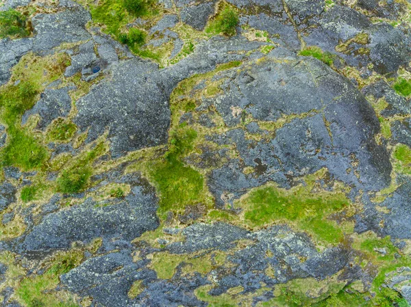 Vue Aérienne Sur Vieux Rochers Granit Recouverts Herbe Mousse Lichen — Photo