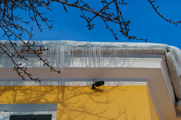 Security Camera House Wall Next Icicles Winter — Stock Photo, Image