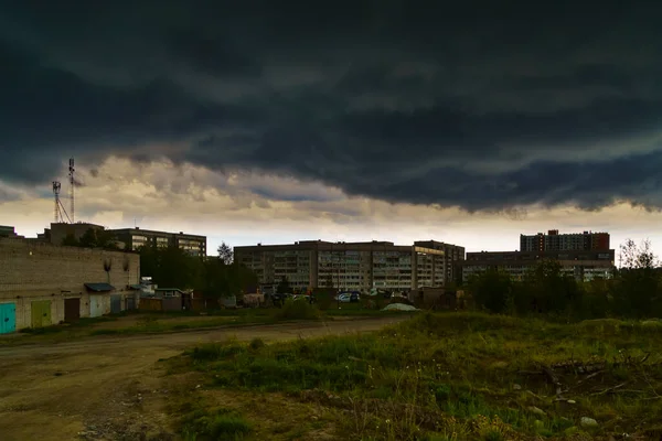 Темний Шторм Над Міським Краєм Перед Сильною Грозою Петрозаводську — стокове фото