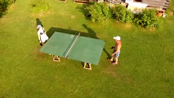 Letecký Pohled Rodinné Ping Pong Hra Mezi Dcerou Tátou Reálném — Stock video
