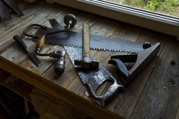 Vintage Hacksaw Jointer Mejsel Hammare Och Borr Finns Arbetsbänk Verkstad — Stockfoto