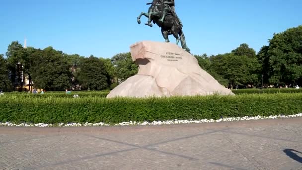 Słynna Rzeźba Brązowego Jeźdźca Cesarza Piotra Wielkiego Zwolnionym Tempie — Wideo stockowe