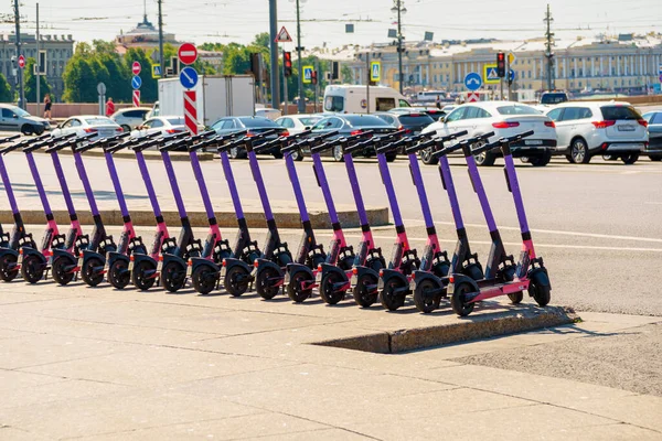 Estación Alquiler Scooters Eléctricos Centro San Petersburgo Verano —  Fotos de Stock