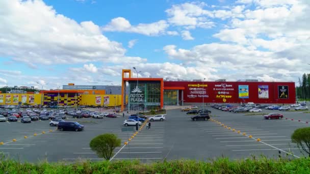 Time Lapse Cars Arriving Shopping Mall Parking Weekends Tilting Russia — Stock Video