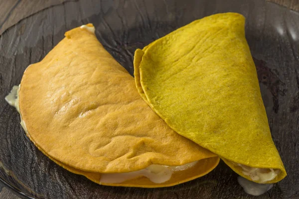 Tortillas Bandeja Con Ingredientes Naturales Relleno Salsa —  Fotos de Stock