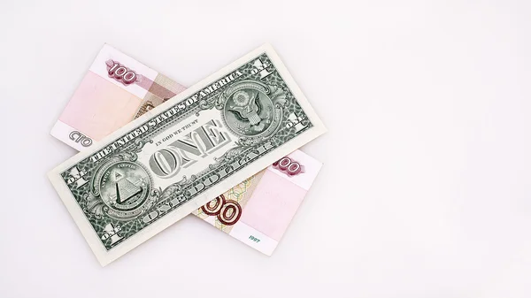 Jeden Dolar i kilkaset rubli banknotów — Zdjęcie stockowe