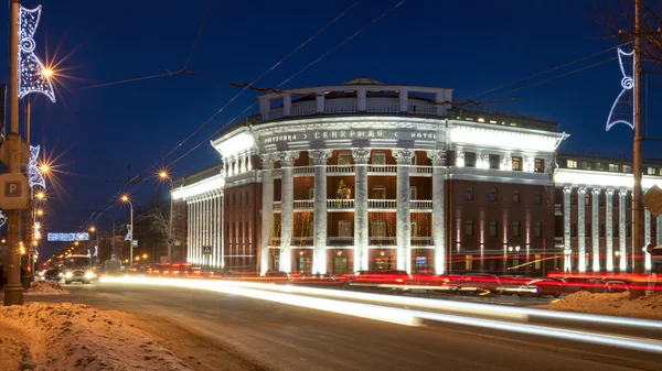 Evening city street lights in winter — Stock Photo, Image