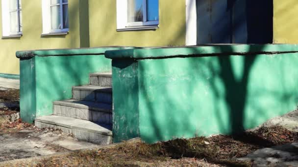 Stairs of old yellow building — Stock Video