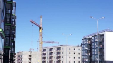 Şehirde vinç çalışır