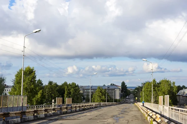 Заброшенный городской мост — стоковое фото