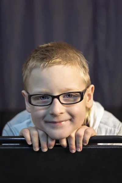 Portret van jongen in glazen — Stockfoto