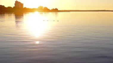 Cityscape göl günbatımı