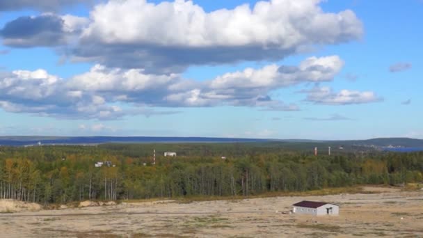 Landschap van de industrie en natuur — Stockvideo