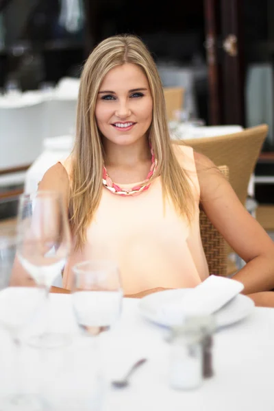 She Only Goes To The Best Restaurants — Stock Photo, Image