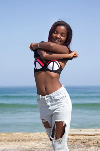 Sie macht sich bereit für den Strand — Stockfoto