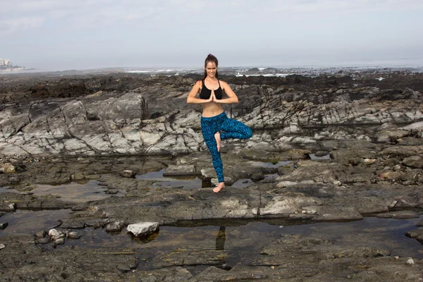 Yoga By The Sea — Stock Photo, Image