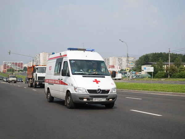 Trafikte sokakta yarış dahil flasher ile acil
