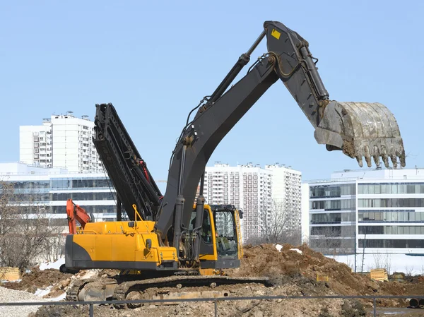 Baumaschinen auf der Baustelle — Stockfoto