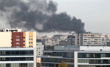 Şehirde yangın çıkmış.