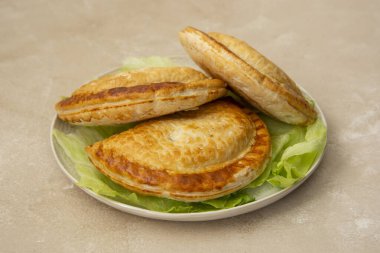 Kıymalı börek ya da kıymalı börek. Hamur yemeği..