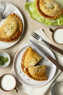 Kıymalı börek ya da kıymalı börek. Hamur yemeği..