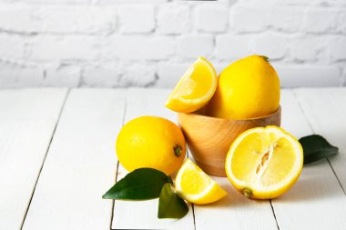 Limon meyve kompozisyonu. Citrus, C vitamini, soğuk algınlığı ve grip için ilaç alternatifi