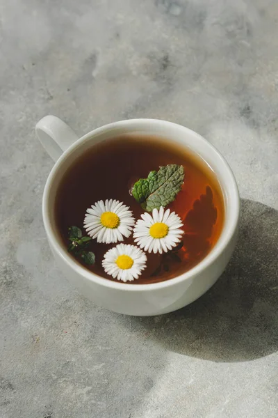 Cup Herbal Tea Chamomile Flowers Mint Leaves Copy Space — Stock Photo, Image