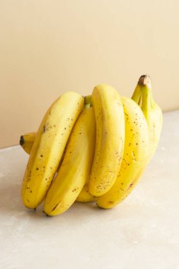 Olgun muz meyvesi, parlak yemek fotoğrafı. Sağlıklı atıştırmalıklar