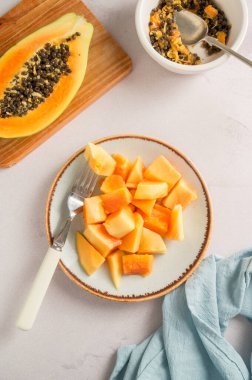 Tabakta portakal dilimleri, parlak yemek fotoğrafları.