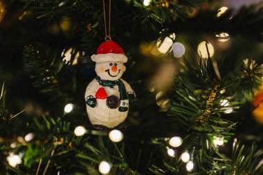 Güzel Noel Kardan Adam süslemesi Noel ağacı, kopyalama alanı