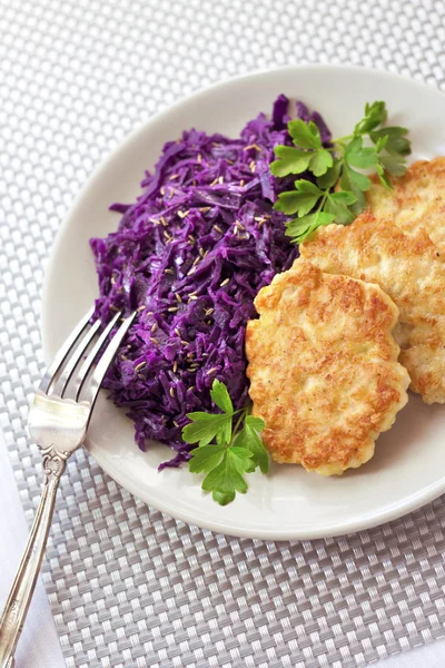 Chicken fritters and stewed red cabbage with caraway seeds — Stock Photo, Image