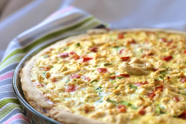 Tarta de pollo con pimentón y queso de cabra — Foto de Stock