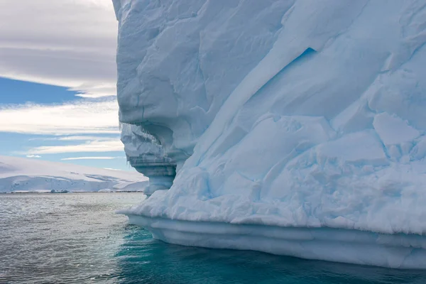 Прекрасный Голубой Айсберг Антарктиде Глобальное Потепление — стоковое фото