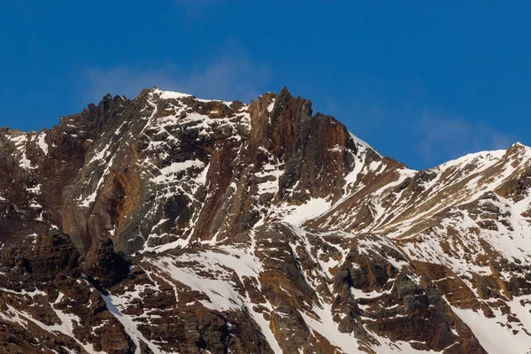 Güney Georgia 'da hafif karla kaplı dağlar.
