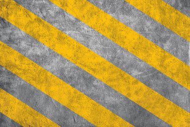 Beton zemin grunge doku arka planında Sarı uyarı çizgilerinin üst görünümü.