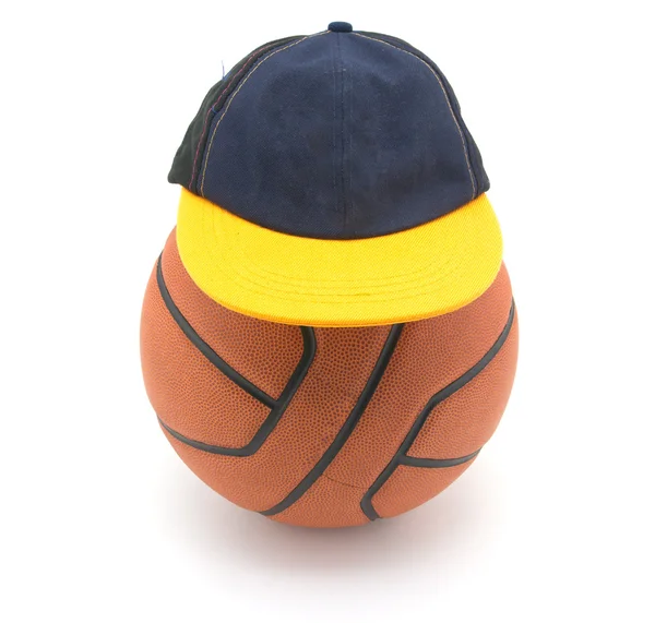 Pelota de baloncesto con sombrero — Foto de Stock