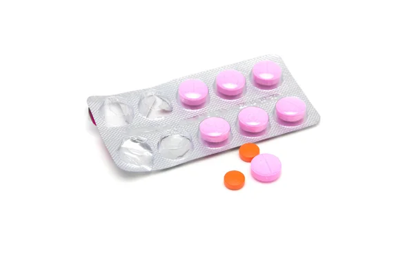 Medicina pílulas em fundo branco — Fotografia de Stock